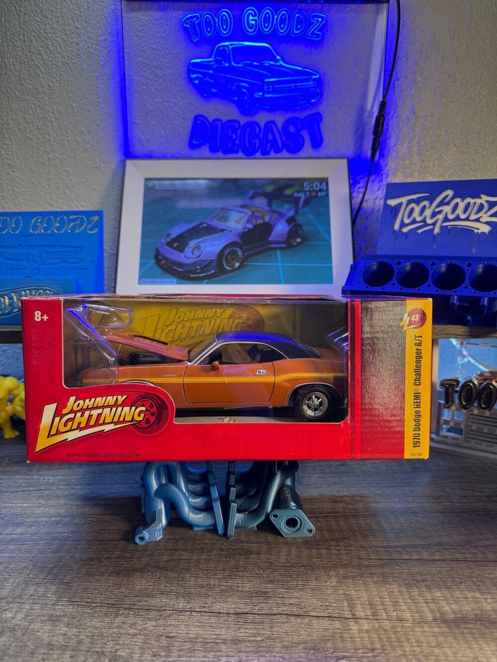 Johnny Lightning 1/24 1970 Dodge Hemi Challenger RT